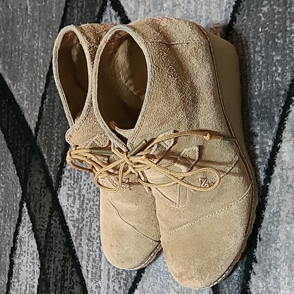 TOMS WEDGE ANKLE BOOTIE BOOTS - TOMS CANVAS TOTE BAG - Picture 6 of 14